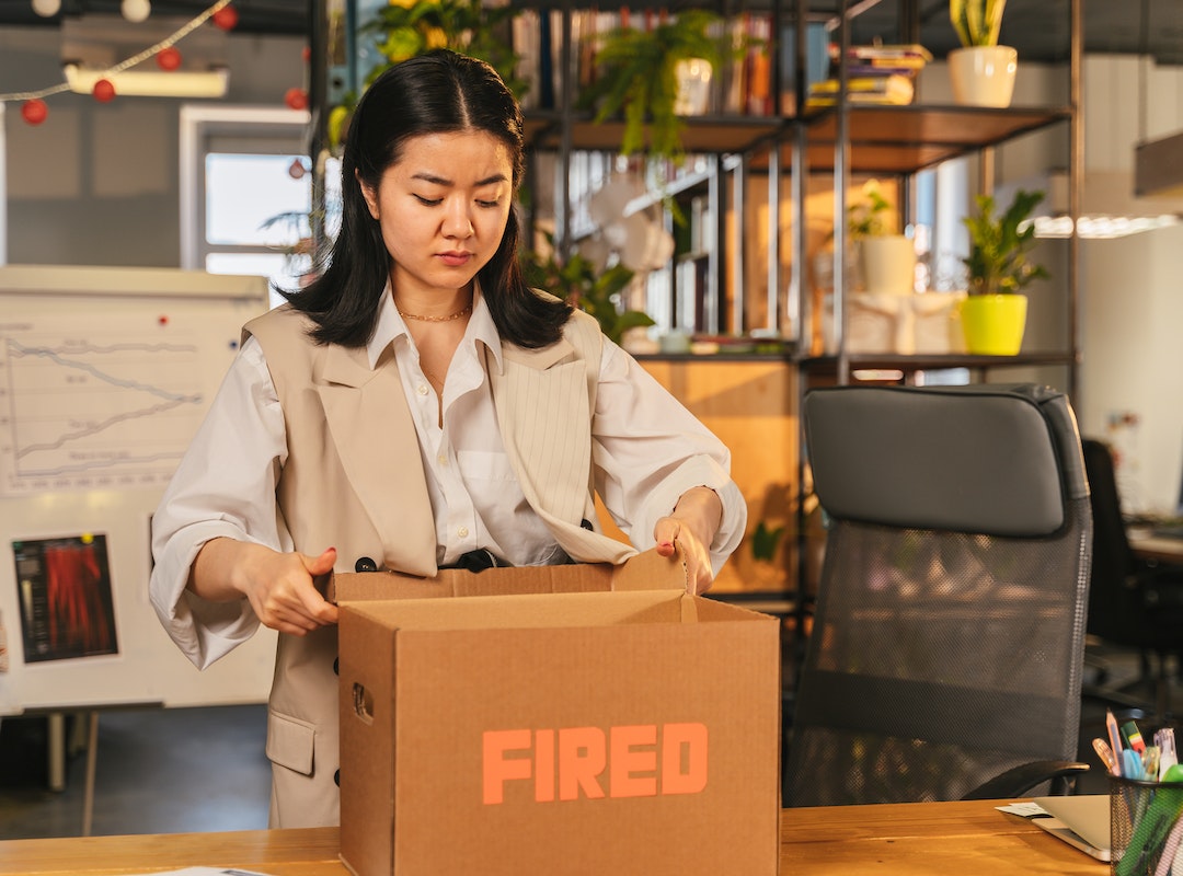 HOW TO DEAL WITH LAYOFFS: TIPS TO FIND A BETTER JOB AFTER A LAYOFF & EXCEL IN YOUR CAREER