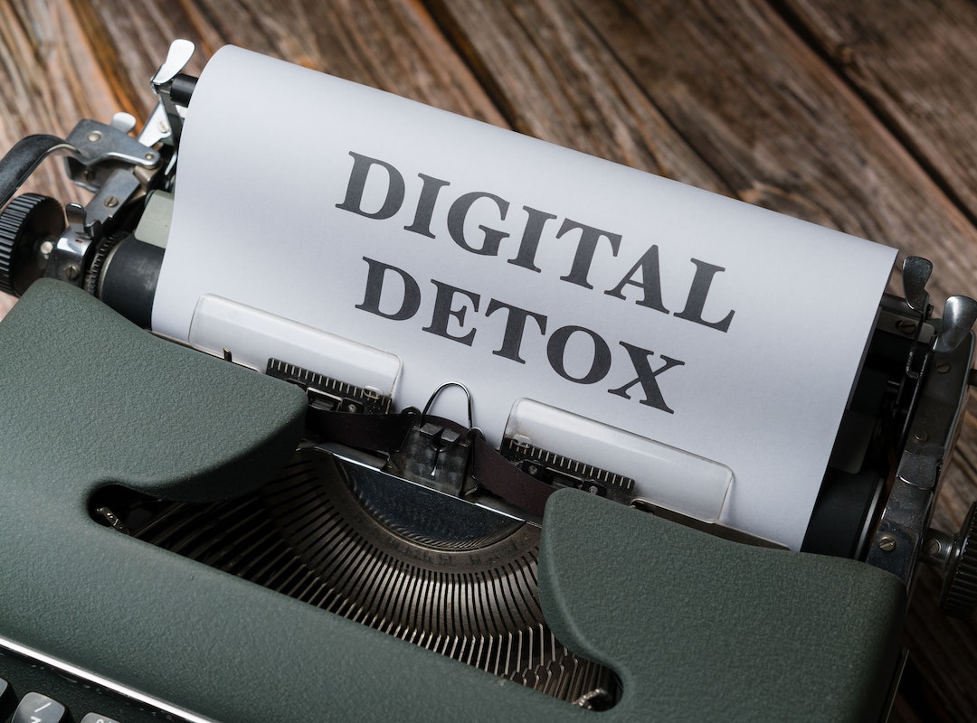 Read more about the article RECLAIMING PRODUCTIVITY: THE POWER OF EMPLOYEE DIGITAL DETOX